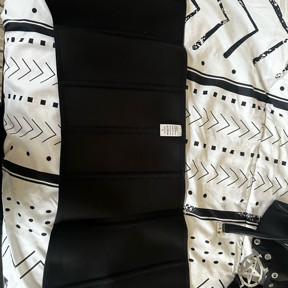 Faja waist trainer - Picture 3 of 4